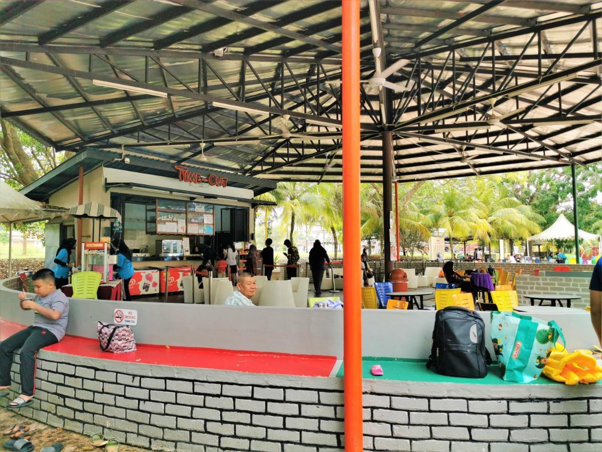 B - Lagoon Water Themepark Suite Melaka Town Malacca Exterior foto