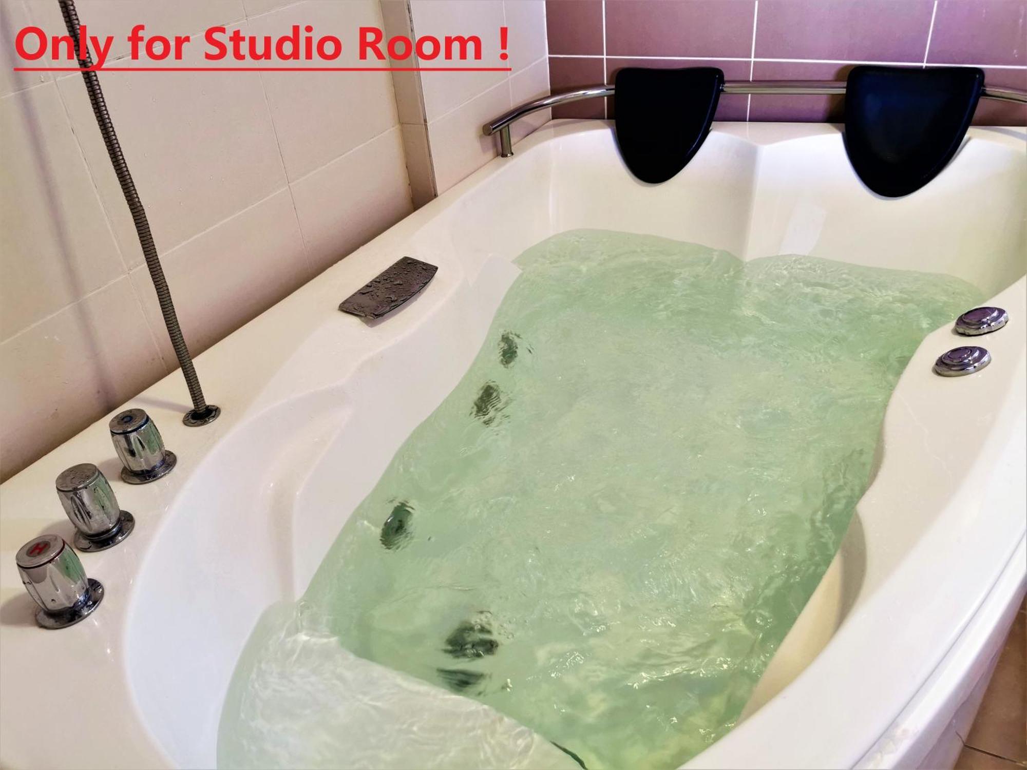 B - Lagoon Water Themepark Suite Melaka Town Malacca Exterior foto